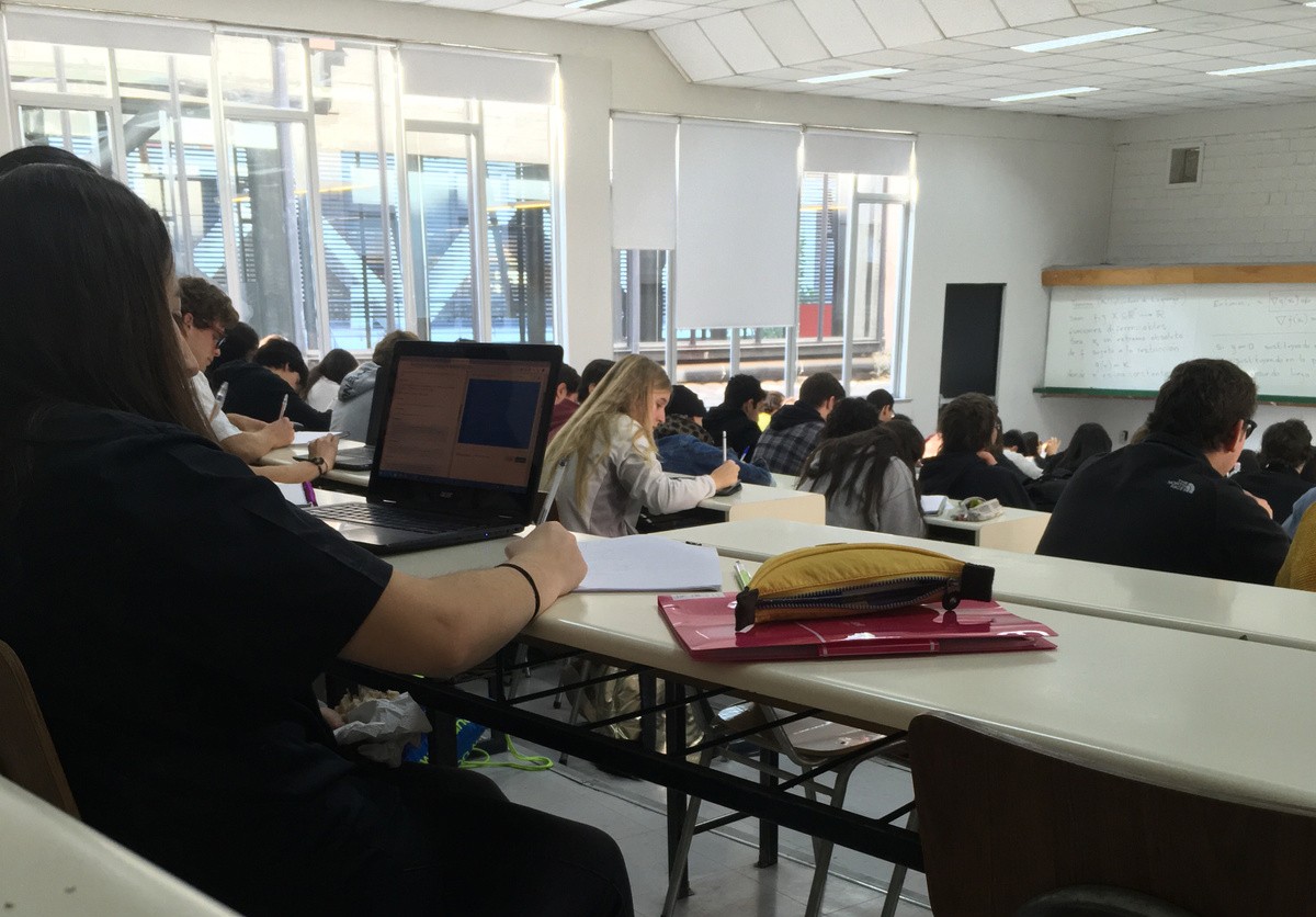 classroom full of students using their laptops